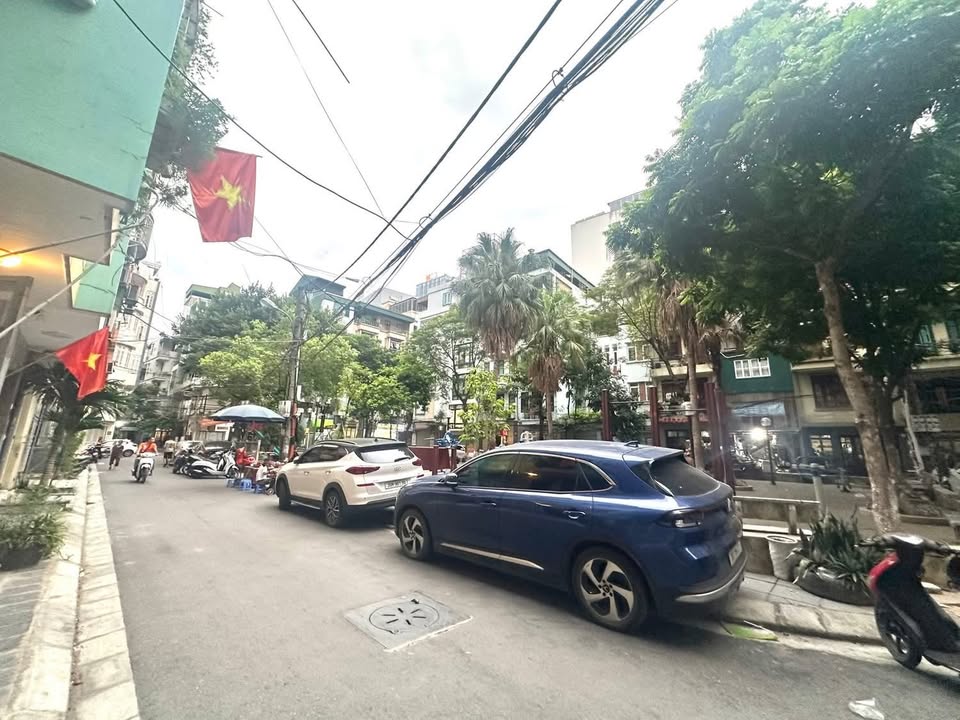 Nhà Phân Lô Hoàng Ngân 50m² giá 25.9 tỷ - Kinh doanh sầm uất, ô tô tránh vỉa hè!