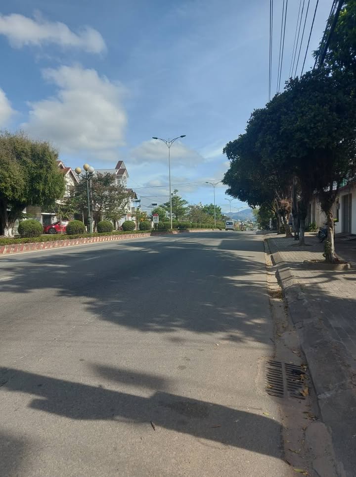 Nhà mặt tiền Phạm Văn Đồng, phường Lê Lợi, 300m² giá 19 triệu - Địa điểm kinh doanh lý tưởng!