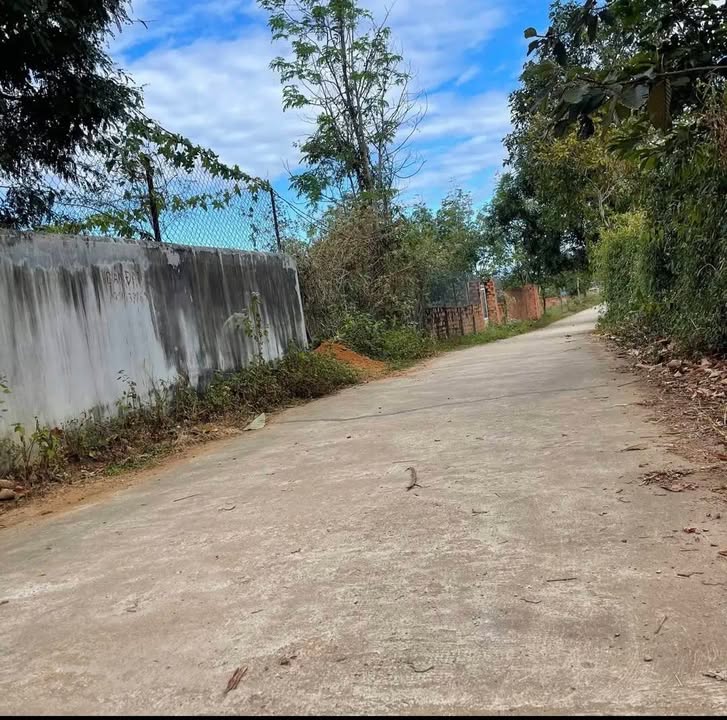 Nhà cấp 4 xã Chư Hreng Kon Tum 506m² giá 600 triệu - Nhà đẹp, gần chợ, trường học!