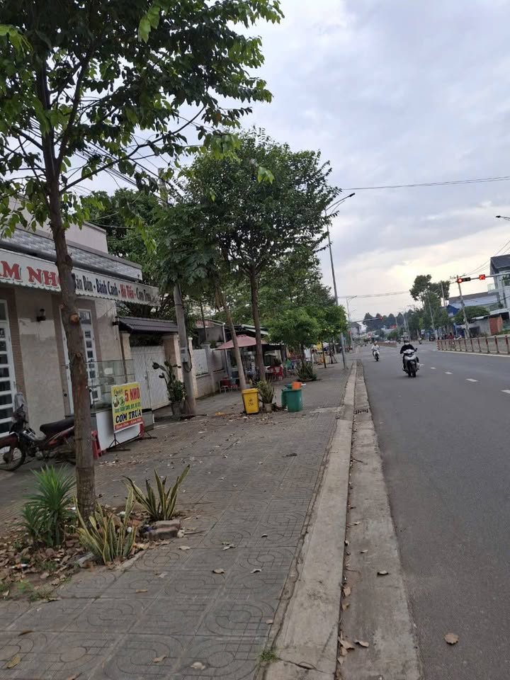 Nhà cho thuê mặt tiền đường TL52, Long Phước, 255m² - Kinh doanh sầm uất!