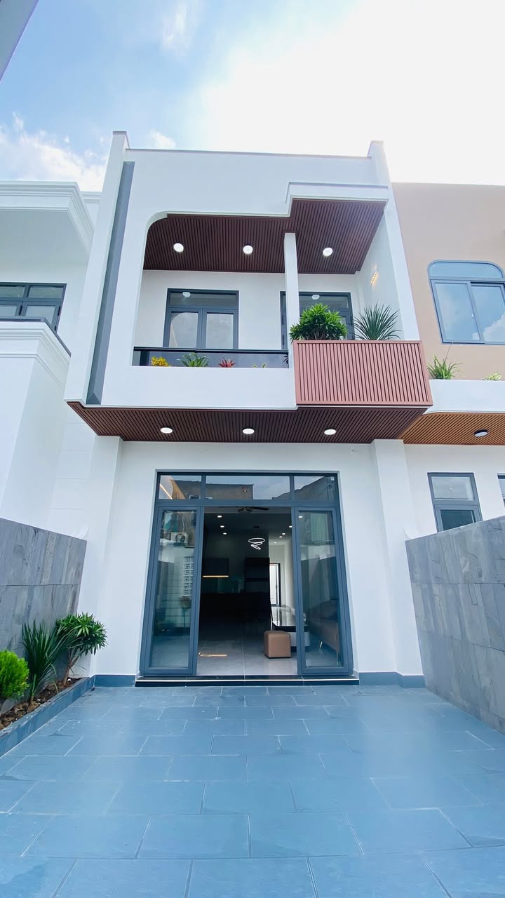 Nhà phố Mỹ Tho 125m² giá 2.75 tỷ - Thiết kế hiện đại, sẵn sàng vào ở!