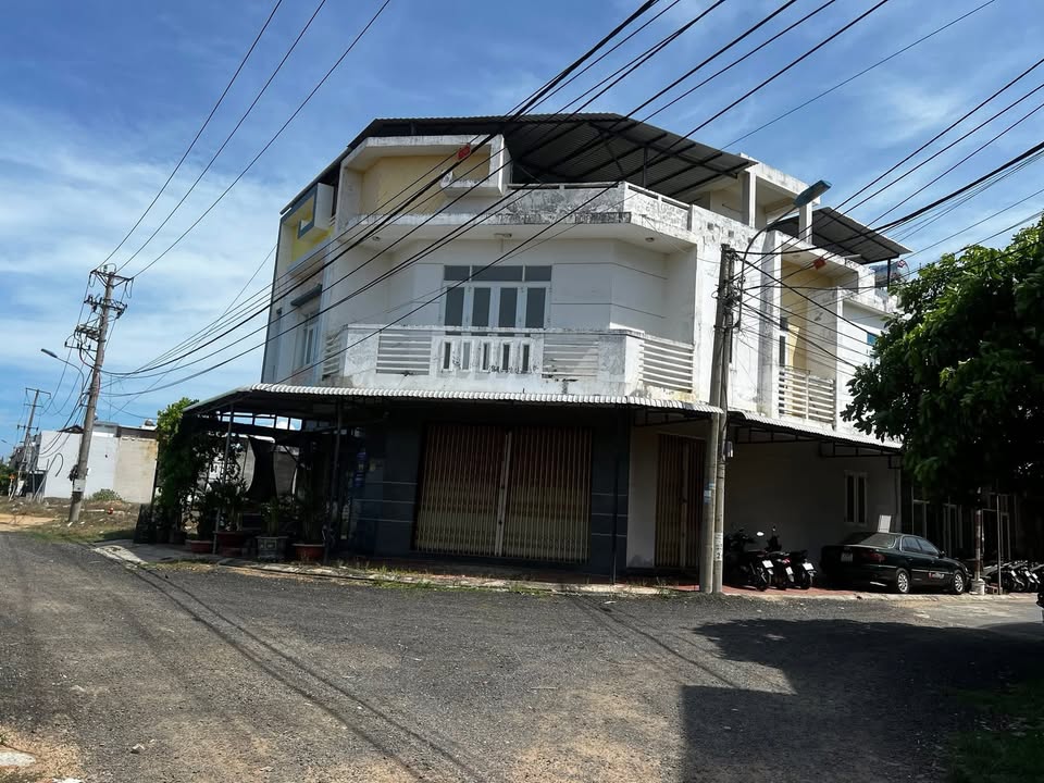 Nhà cho thuê góc Nhà Bích Hợp Khu A, Nguyễn Hồng Sơn, 64.5m² - Giá chỉ 4 triệu/tháng!