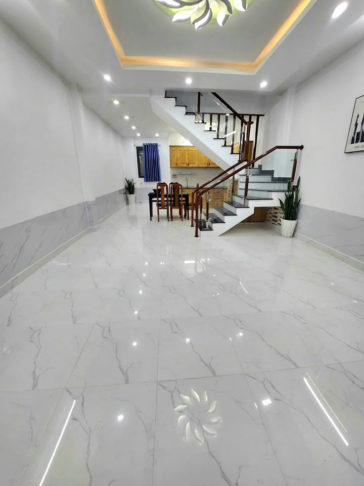 Nhà 2 tầng Võ Trường Toản, Đà Lạt 55m² giá 2.2 tỷ - Vị trí gần chợ!