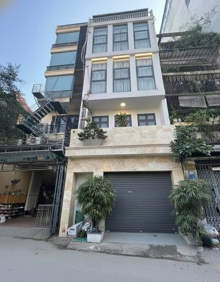 Bán tòa nhà Hoàng Cầu Đống Đa 80m² giá 30 tỷ - Kinh doanh văn phòng lý tưởng!