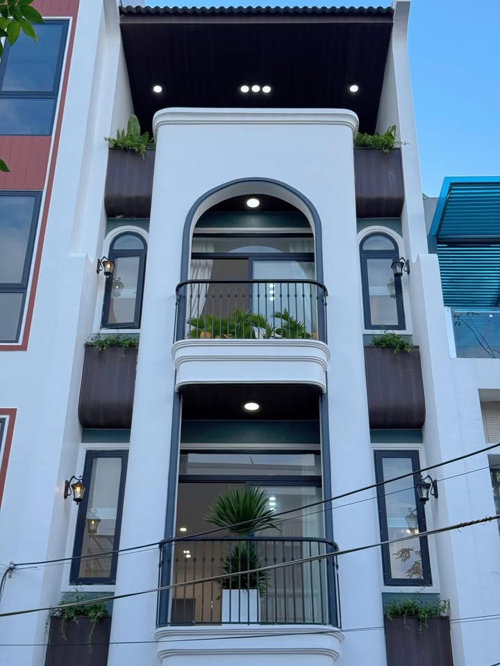 Căn villa mini mặt tiền đường Trần Thanh Mại 75m² giá 14 tỷ - Hồ bơi riêng, gần biển Mỹ Khê!