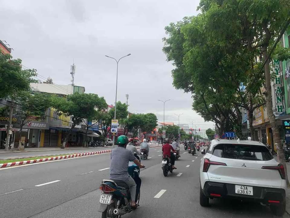 Nhà 3 tầng Đường Liêm Lạc, Hòa Xuân, Đà Nẵng 100m² giá 5.5 tỷ - Sẵn sàng vào ở ngay!