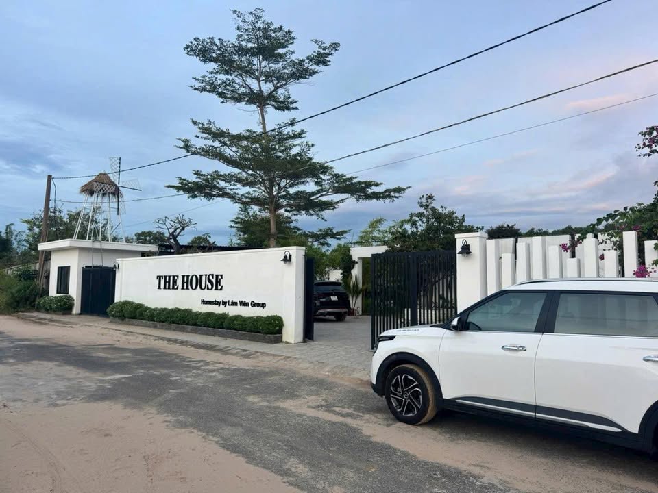 Homestay 21 phòng Hồ Tràm 1600m² giá chỉ 14 tỷ - Doanh thu 400-600tr/tháng!