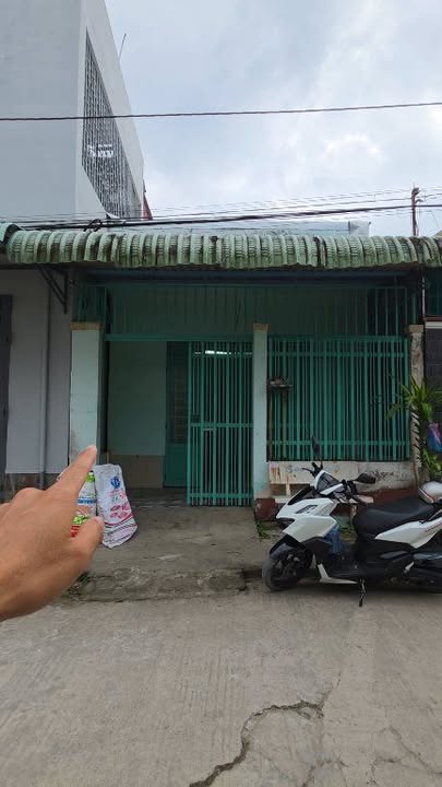 Nhà bán KDC Đoàn Kết, đường Nguyễn Văn Linh 95m² - Giá 1.7 tỷ, tặng nhà cũ 3 phòng ngủ!