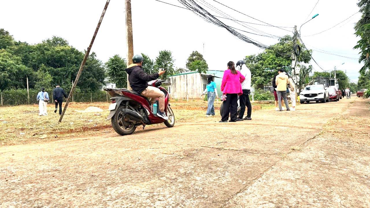 Đất thổ cư 2 mặt tiền đường Nguyễn Xuân Nguyên, 134.2m² giá 2.25 tỷ - Khu dân cư sầm uất!