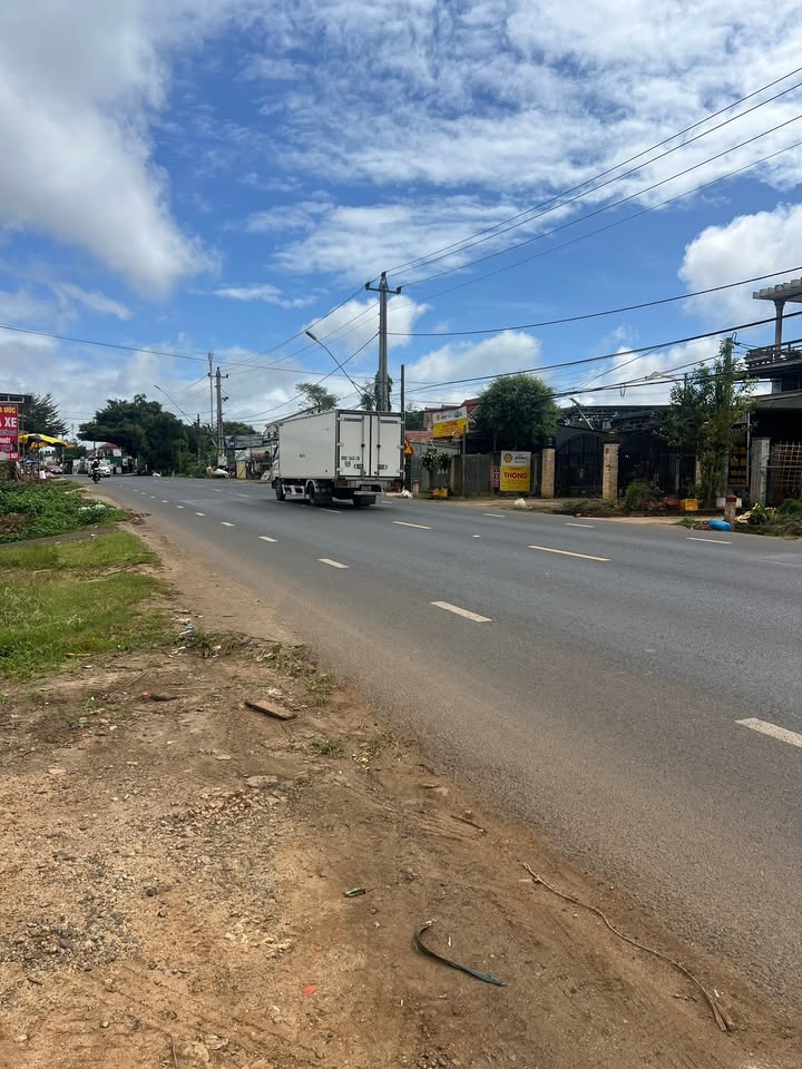 Đất tặng nhà kho mặt tiền Quốc lộ 14, Tân An, 475m² - Giá chỉ 650 triệu!