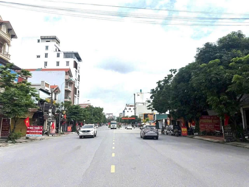 Bán gấp FrontHouse 100m² mặt đường Nguyễn Văn Cừ - Kinh doanh sầm uất chỉ 9 tỷ!