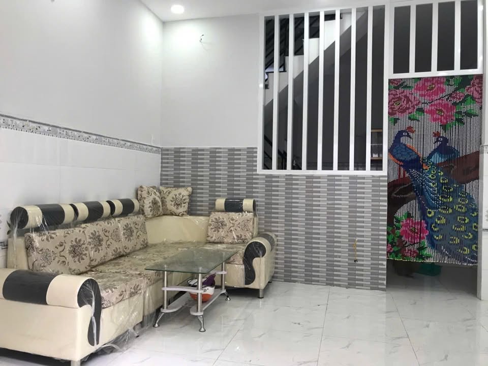 Nhà bán hẻm Lạc Long Quân, quận 11, 28m², giá 4.25 tỷ - Gần đầm Sen, thuận tiện đi sân bay!