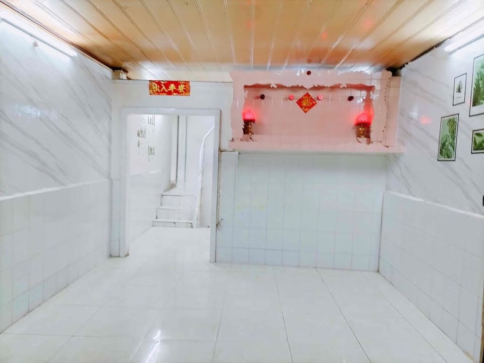 Nhà hẻm Lạc Long Quân, Quận 11, 24m² giá 3.85 tỷ - Nở hậu, hướng Bắc!