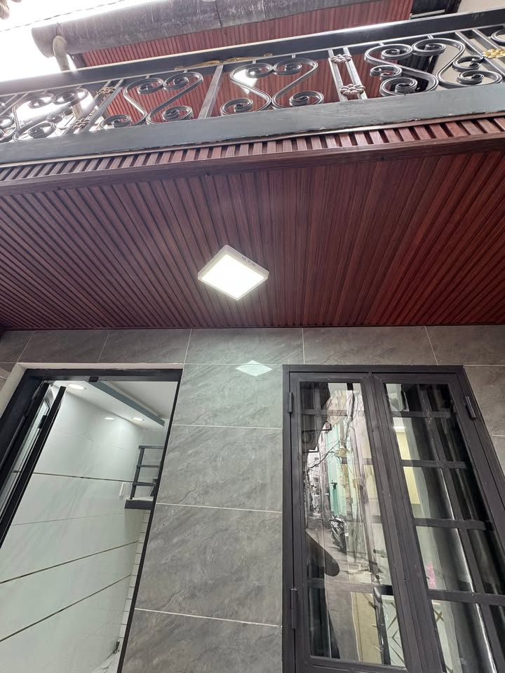 Nhà hẻm Lạc Long Quân, Quận 11, 11m² giá 1.85 tỷ - Chính chủ bán gấp!