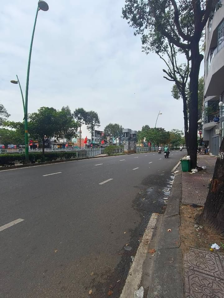 Bán nhà mặt tiền đường Trường Sa, Q3, 40m² - Dòng tiền ổn định 300 triệu/năm!