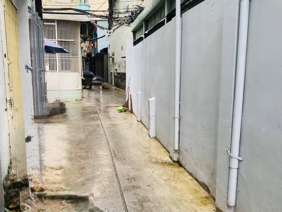 Nhà 4 Tầng Sát Mặt Tiền Nguyễn Trãi, Quận 5 - Giá Chỉ 2.5 Tỷ!