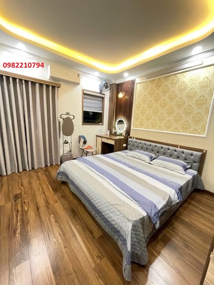 Nhà 4 tầng Cầu Giấy 79m² giá 16 tỷ - Ô tô đỗ cửa, tiện ích đầy đủ!