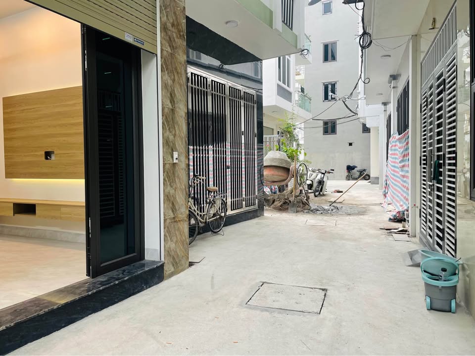 Nhà 3 tầng Trần Lãm, Thái Bình 42m² giá 2 tỷ - Nhà mới hoàn thiện, sổ đỏ sẵn!