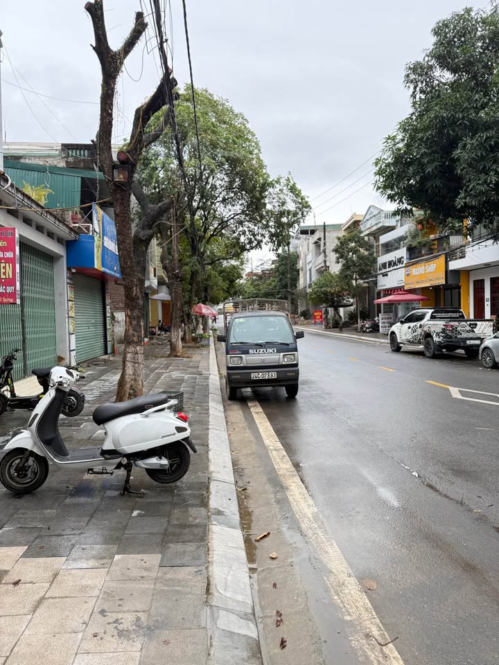 Bán đất tặng nhà mặt phố Ngô Quyền Lào Cai 100m² giá 4.3 tỷ - Đầu tư sinh lời ngay!
