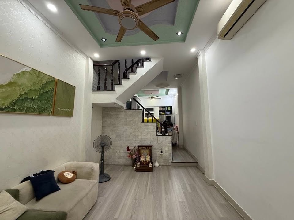 Nhà 3 tầng Vincom Võ Văn Ngân, Thủ Đức 40m² giá 6 tỷ - Kết cấu hiện đại, sẵn sàng vào ở!