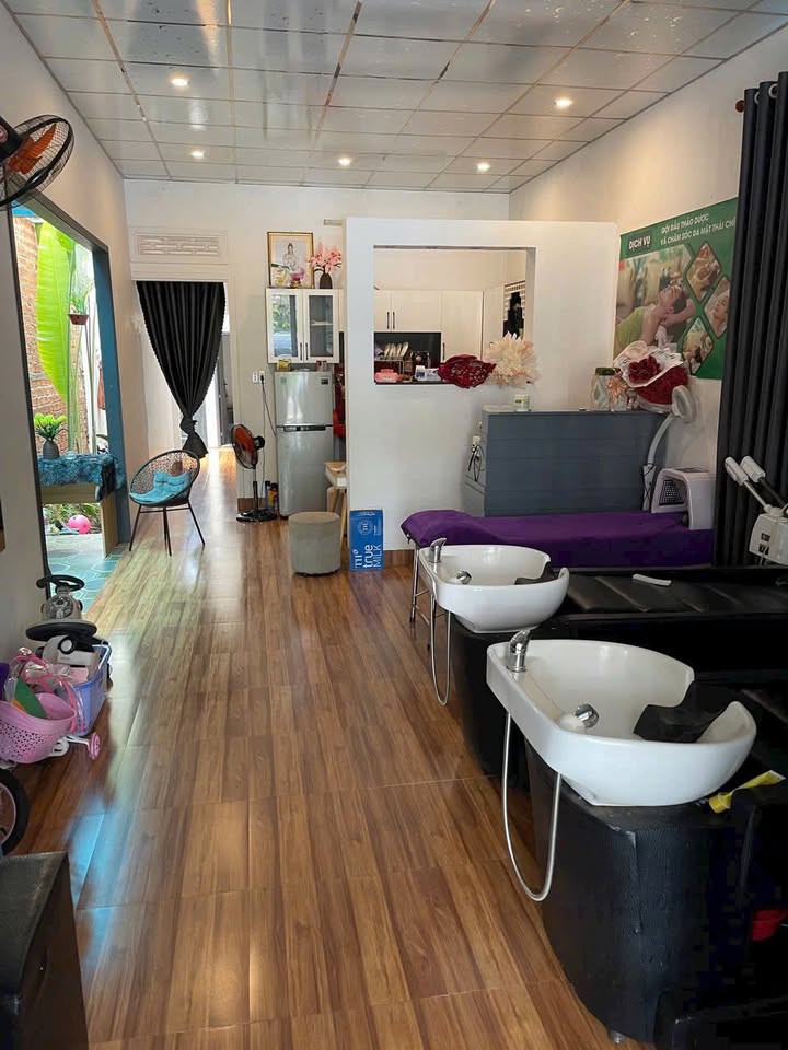 Nhà phố Hòa Thuận, Buôn Ma Thuột 190m² giá 2.35 tỷ - Đối diện chợ thuận tiện kinh doanh!