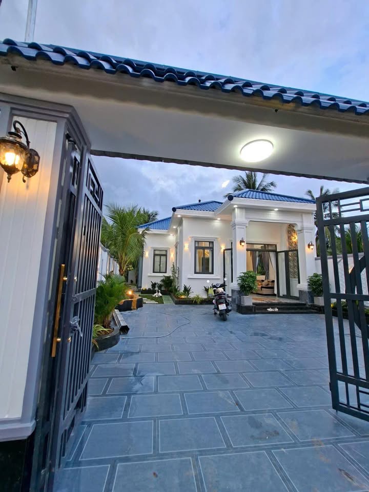 Nhà đẹp phường Sơn Đông Bến Tre 250m² giá 1.95 tỷ - Thiết kế hiện đại, full nội thất!