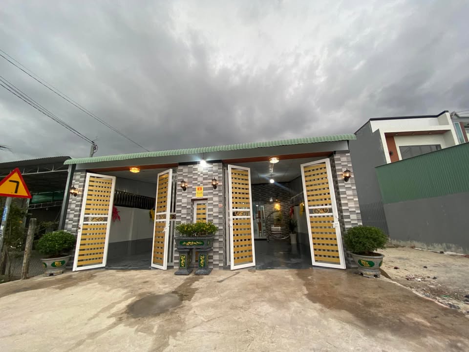 Bán nhà Hòa Thành Tây Ninh 224m² giá 1.8 tỷ - Nhà mới hoàn thiện, hiện đại