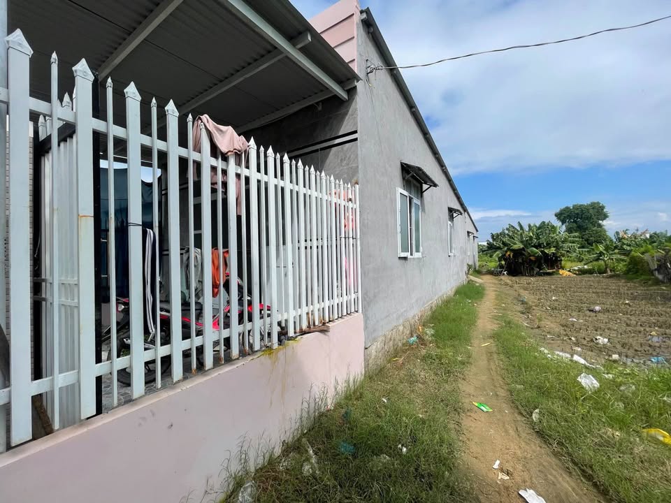 Nhà hẻm 196 Trường Chinh, Ninh Thuận 208m² giá 1.8 tỷ - Phù hợp cho 2 gia đình!