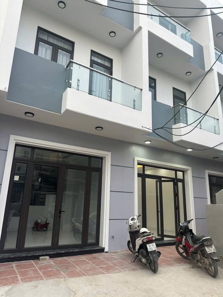 Nhà đẹp Phú Sơn 42m² giá 2.5 tỷ - Thiết kế hiện đại, ô tô đỗ gần nhà!