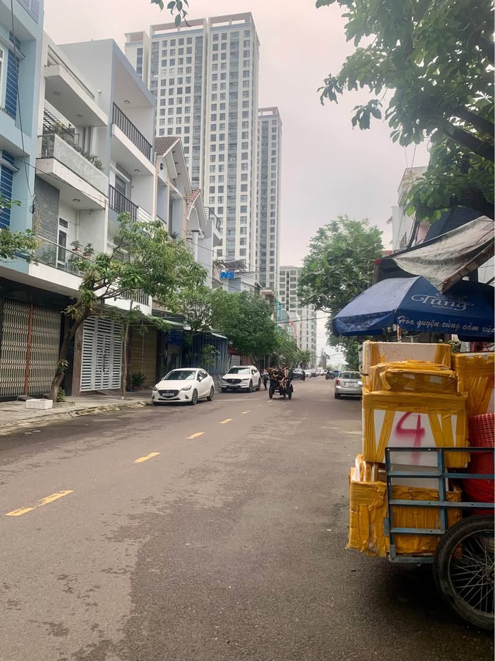 Nhà 3 Tầng Mặt Tiền Phường Hải Cảng, Quy Nhơn 42.9m² giá 4.45 tỷ - Vị trí gần chợ và trường học!