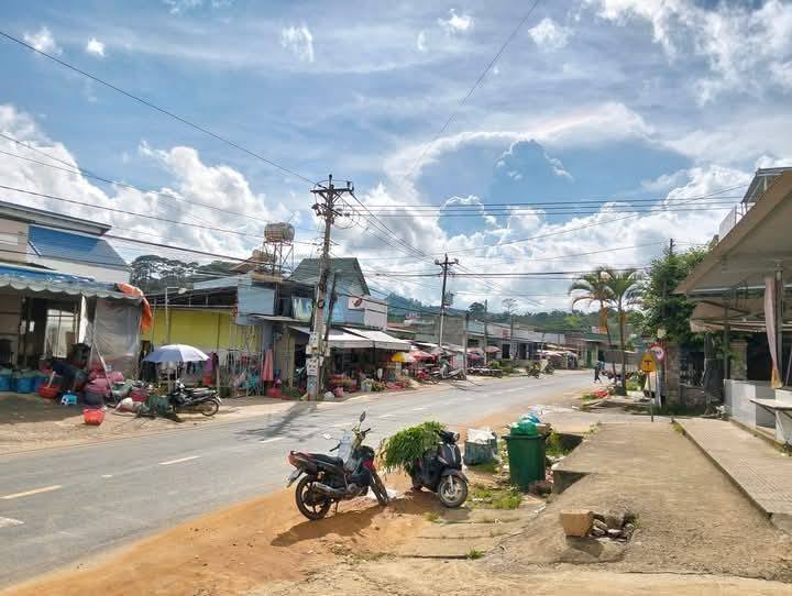 Đất nền mặt tiền Quốc lộ 27, thị trấn D'Ran, 600m² - Thế đất đẹp, giá chỉ 180 triệu/m²!