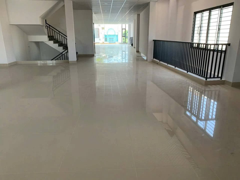 Cho thuê nhà nguyên căn 5 tầng mặt tiền đường Thái Nguyên, Nha Trang - Giá 120 triệu/tháng!