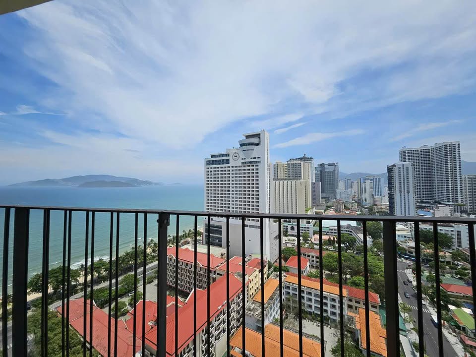 Căn hộ Gold Coast Nha Trang 51.7m² giá 5.2 tỷ - Sổ đỏ chính chủ, gần biển!