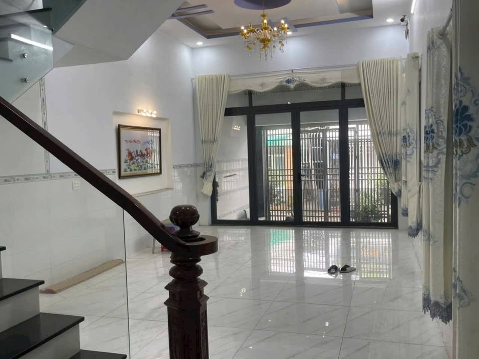 Nhà phố Lái Thiêu, Thuận An 134m² giá 6.2 tỷ - Đẹp kiên cố, sẵn sàng ở ngay!