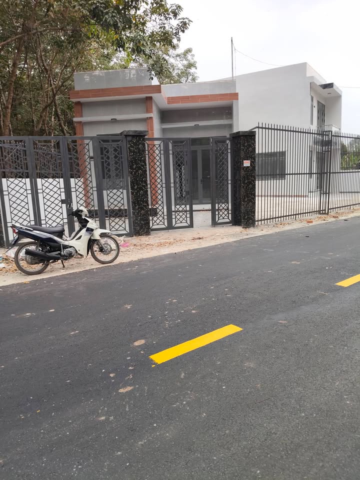 Nhà mới xây tại Phú An, Bến Cát, Bình Dương 136m² giá 1.65 tỷ - Thiết kế hiện đại, sẵn sàng ở ngay!