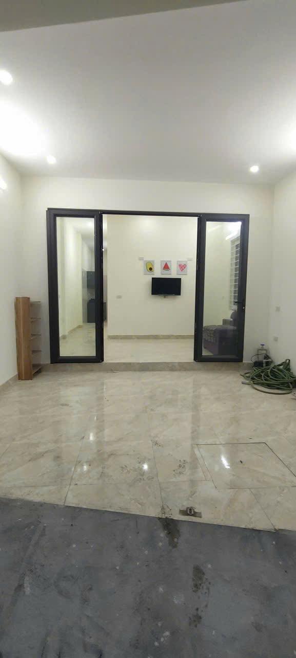 Nhà mặt đường Nguyễn Chí Thanh, TP Vinh 80m² - Cho thuê ngay với nội thất đầy đủ!