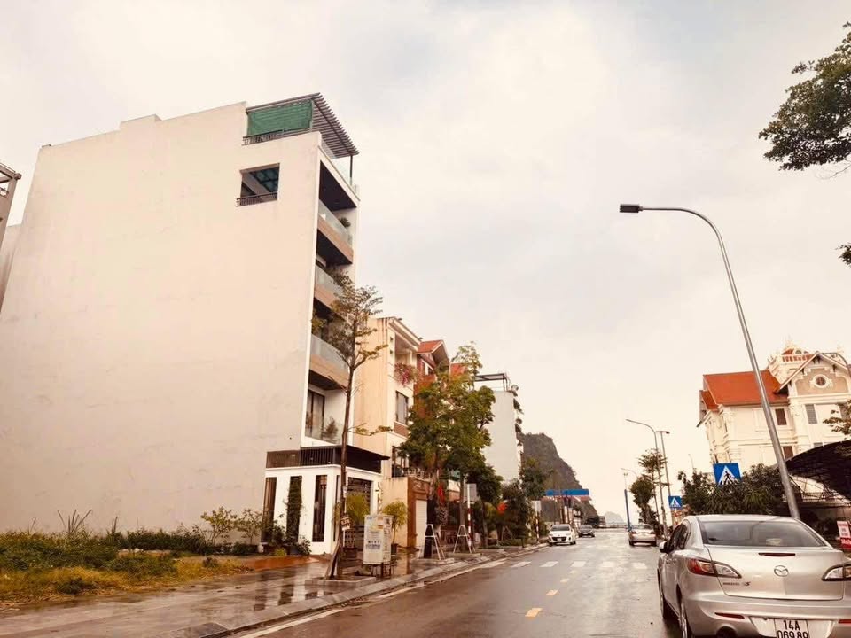 Đất nền KĐT Cột 8, Hạ Long 91m² giá 8 tỷ - Vị trí đắc địa gần biển!