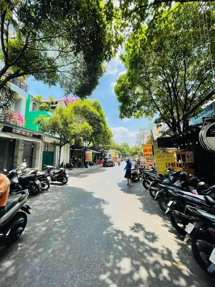 Nhà góc 2 mặt tiền Lê Thị Hồng, Gò Vấp, 112m², giá 23 tỷ - Đầu tư sinh lời cực tốt!