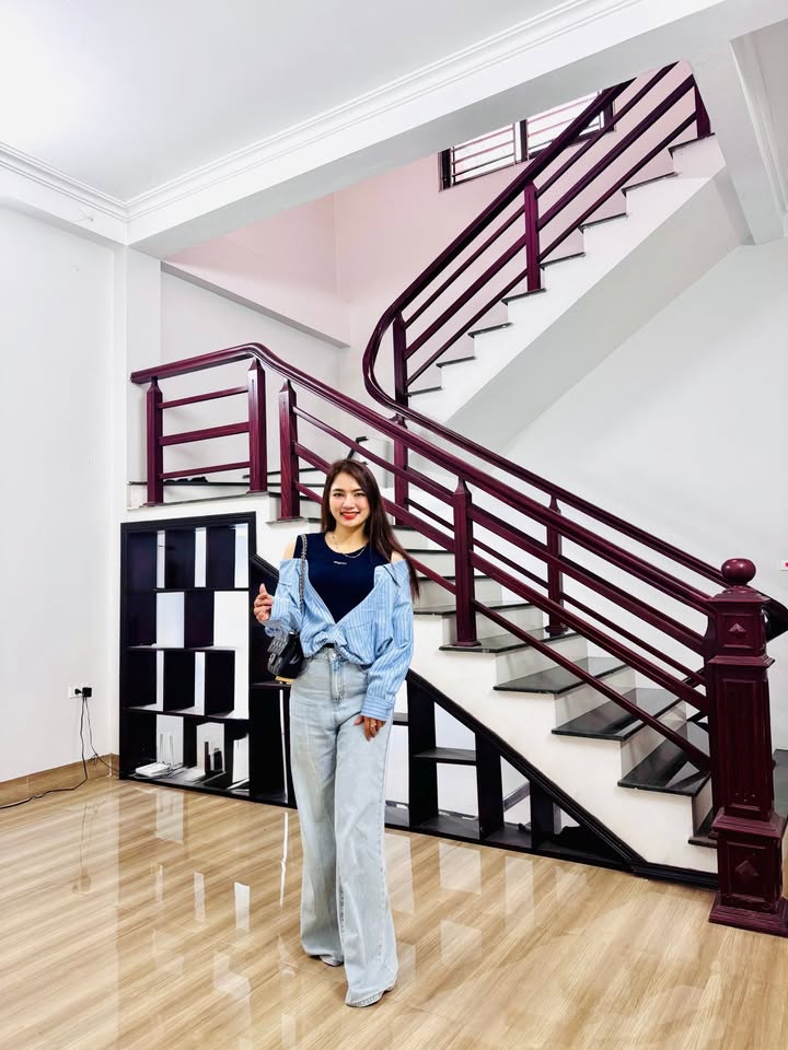 Nhà cho thuê 3 tầng mặt đường Ngô Quyền, Lào Cai - Full đồ chỉ 7,5 triệu/tháng!