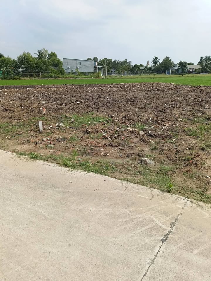 Đất thổ cư mặt tiền bờ kênh Chánh Long Hiệp, Bến Lức 164m² - Cơ hội đầu tư sinh lời!