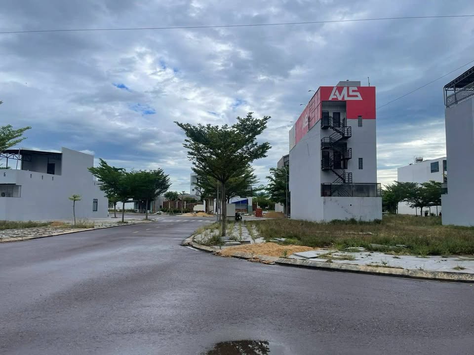 Đất nền liền kề mặt tiền Nguyễn Sinh Sắc, 209m² giá 5.09 tỷ - Cơ hội đầu tư không thể bỏ lỡ!