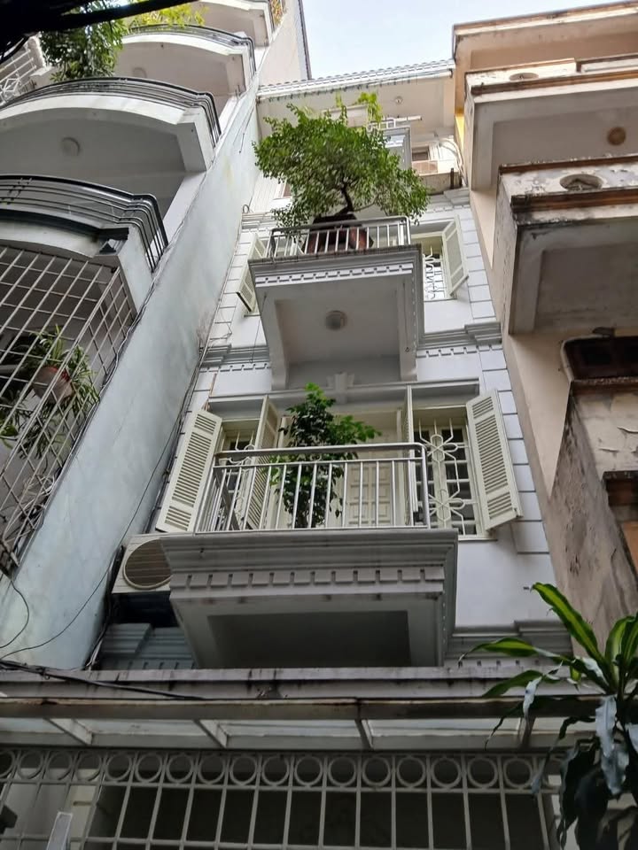 Nhà phố Trần Phú, Ba Đình 64m² giá 28 tỷ - Khu VIP ô tô vào nhà!