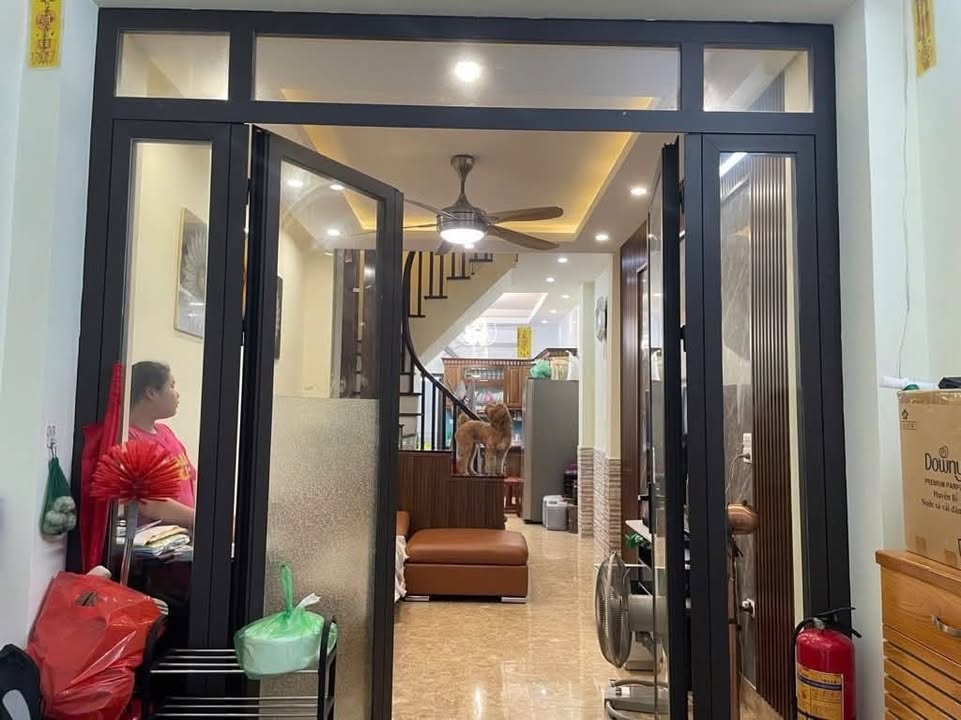 Nhà phố Ông Ích Khiêm Ba Đình 42m² giá 13.8 tỷ - Thiết kế 5 tầng sang trọng!