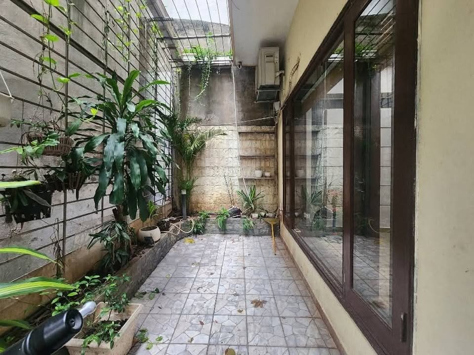 Nhà phố Quảng An Tây Hồ 73m² giá 19 tỷ - Sổ đỏ chính chủ, mặt tiền rộng!