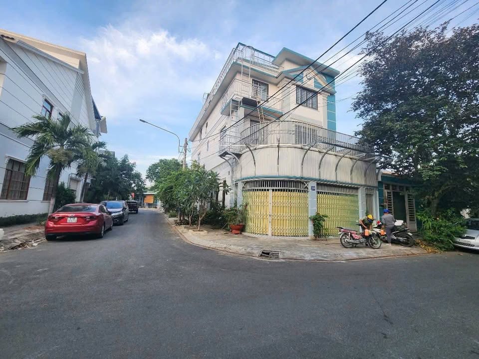 Nhà cho thuê lô góc KDC Phú Hoà, Thủ Dầu Một 160m² giá 30 triệu - Thiết kế hiện đại, phù hợp kinh doanh!