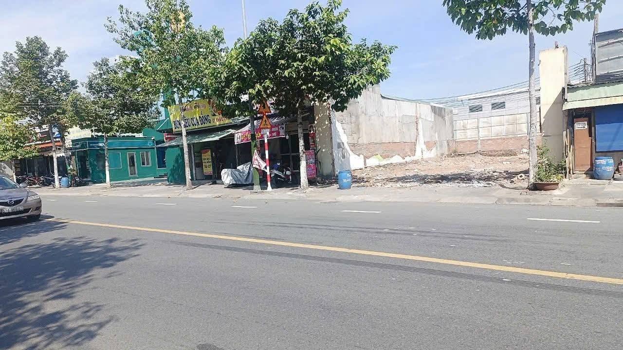 Đất mặt tiền đường Nguyễn Thị Minh Khai, Dĩ An 240m² giá 15 tỷ - Đầu tư sinh lời ngay!