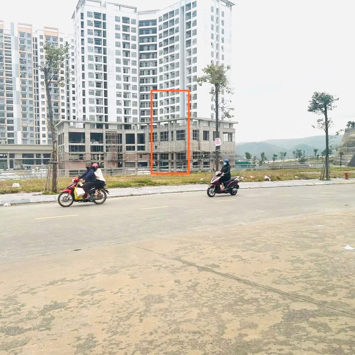 Đất nền trục chính đồi Ngân Hàng Cột 2 Hạ Long 95m² giá 8 tỷ - Vị trí đắc địa, sổ đỏ lâu dài!