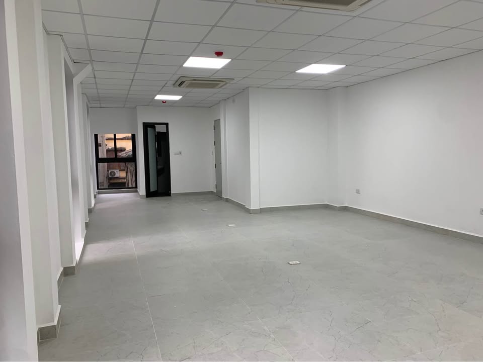 Văn phòng cho thuê 70m² tại Pháo Đài Láng, Đống Đa - Sẵn sàng vào sử dụng!