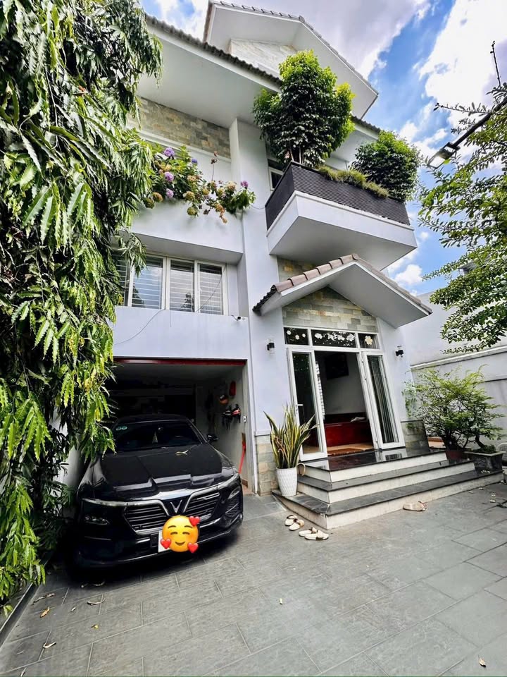 Biệt Thự Townhouse 2 Mặt Tiền Hiệp Phú Q9 195m² - Đầu tư sinh lời hấp dẫn!