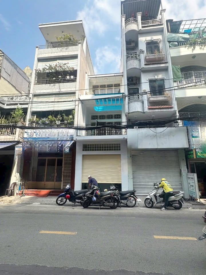 Nhà mặt tiền đường Hồ Bá Kiện, Quận 10 - 51m² giá 20 triệu/tháng - Kinh doanh sầm uất!